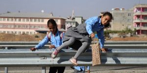 ÖĞRENCİLERİN TEHLİKELİ YOLCULUĞU