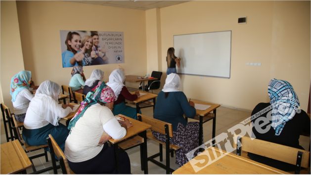 SİİRTLİ EV HANIMLARI OKUMA YAZMA ÖĞRENİYOR