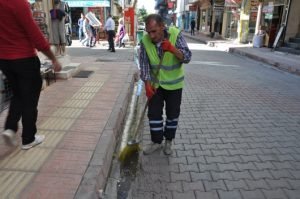 Siirt’te yaşayan 70 yaşındaki Rüstem Yalçın, çalışmanın yaşı olmadığını, çalışan