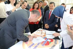 Dünya Diyabet günü etkinliklerine katılan Siirt Valisi Ali Fuat Atik,