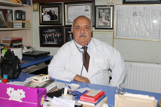 75’LİK DOKTOR TEKNOLOJİK TIBBA MEYDAN OKUYOR