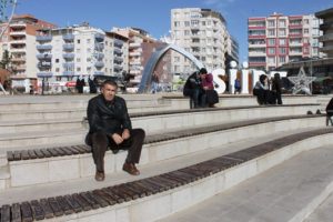 Yurdun birçok yerinde etkili olan kar yağışı hayatı olumsuz etkilerken,