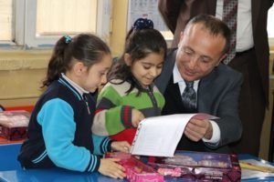 2016-2017 eğitim-öğretim yılının ilk dönemini geride bırakan öğrenciler karne heyecanı
