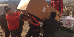 EVLERİ ÇÖKEN COŞKUN AİLESİNE KIZILAY’DAN YARDIM ELİ ..