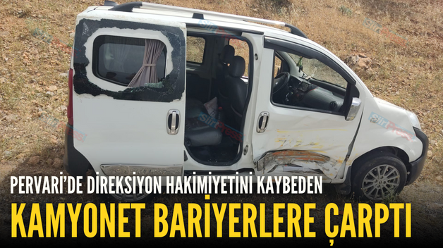 PERVARİ’DE DİREKSİYON HAKİMİYETİNİ KAYBEDEN KAMYONET BARİYERLERE ÇARPTI