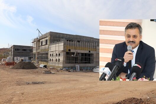 Siirt Üniversitesi Rektörü Prof. Dr. Nihat Şındak, üniversitenin emin adımlarla