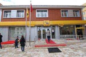 Siirt’in Pervari ilçesinde yapımı tamamlanan modern yeni PTT binası hizmete