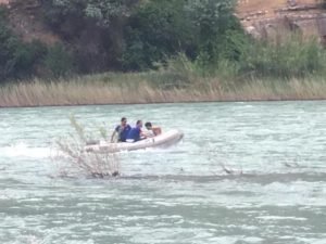 Siirt’te serinlemek için girdiği Botan çayında mahsur kalan adam kurtarıldı.