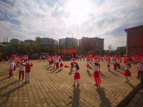 SİİRT ALPARSLAN ANAOKULU ÖĞRENCİLERİN CUMHURİYET COŞKUSU