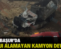 SİİRT BAŞUR’DA VİRAJI ALAMAYAN KAMYON DEVRİLDİ