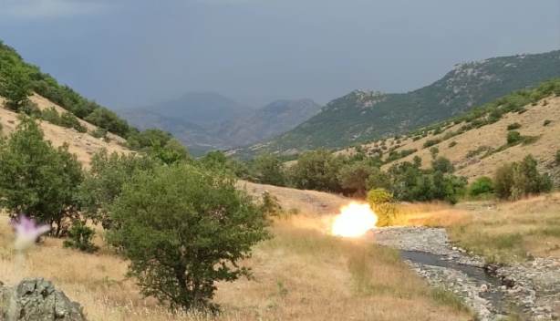 BAYKAN’DA PKK’LI TERÖRİSTLERCE KAYALIKLARA GİZLENMİŞ HAVAN MÜHİMMATI İMHA EDİLDİ