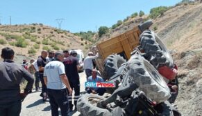 BAYKAN’DA TRAKTÖR ALTINDA KALAN SÜRÜCÜ AĞIR YARALANDI