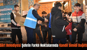 Siirt Belediyesi Şehrin Farklı Noktalarında Kandil Simidi Dağıttı