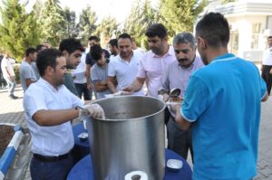 Dicle Elektrik, Muharrem ayında müşterilerine aşure dağıtma geleneğini bu yıl