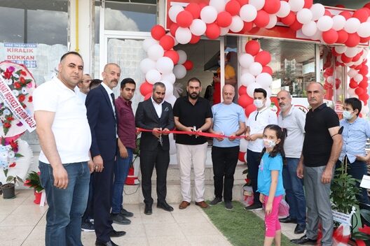 Siirtli girişimci Bahattin Nazlıer tarafından kente kazandırılan ‘Cafe Efsane’ isimli