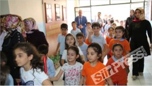 Siirt’te 2017-2018 eğitim ve öğretim sezonu düzenlenen törenle başladı. Yaklaşık