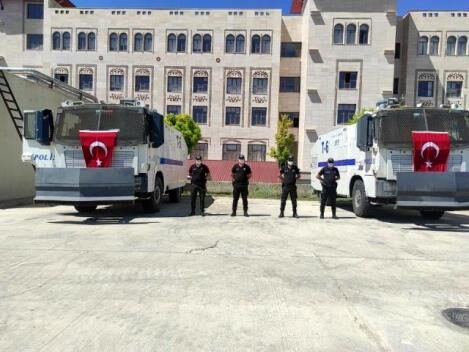 Antalya’da devam eden orman yangınlarını söndürmek için Siirt İl Emniyet Müdürlüğü ekipleri
