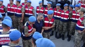 Türkiye’de Fethullahçı Terör Örgütü (FETÖ) üyesi bir grup askerin kalkışmasıyla,