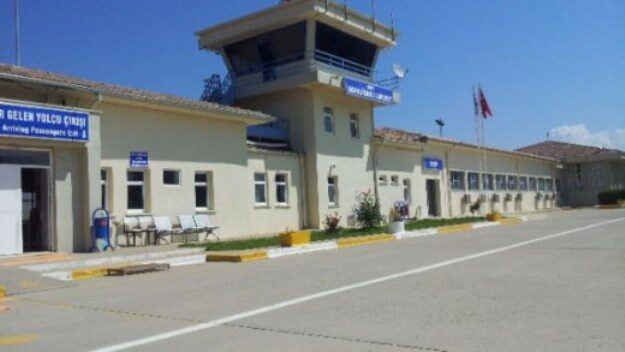 Siirt’te Havalimanında çalıştırılmak üzere ilana çıkılmadan işe başlatılan 5 personelin
