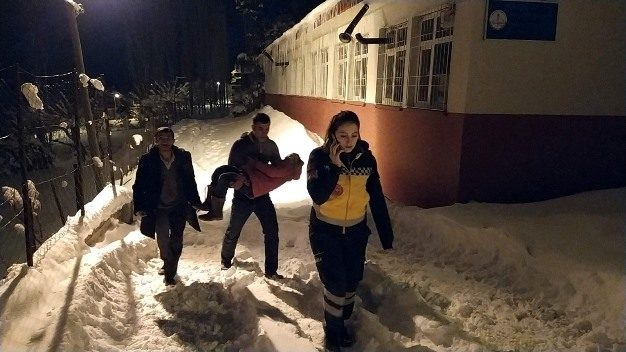 Siirt’in Pervari İlçesine bağlı Çavuşlu ve Dolusalkım’da karla mücadele çalışması
