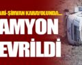 ŞİRVAN’DA VİRAJI ALAMAYAN KAMYON DEVRİLDİ