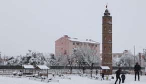 SİİRT, KAR YAĞIŞIYLA BEYAZA BÜRÜNDÜ