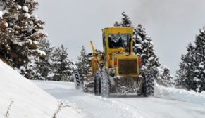 KARAYOLLARI EKİPLERİNDEN KÖY YOLU AÇMA SEFERBERLİĞİ