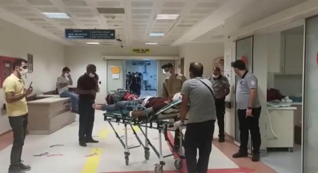 Siirt’in Kurtalan ilçesinde, akraba 2 aile arasında çıkan silahlı kavgada