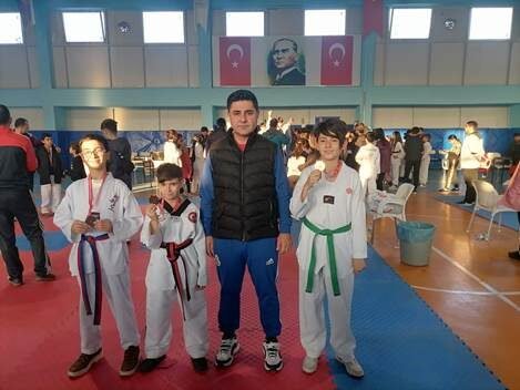 Batman ilinde düzenlenen Bölgesel Taekwondo müsabakalarına katılan Siirt Mehmetçik Taekwondo
