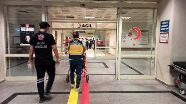 Siirt’in Pervari ilçesinde, kaçak göçmenleri taşıyan kamyondan jandarma ekiplerine ateş açıldı. Çıkan çatışmada araçtaki