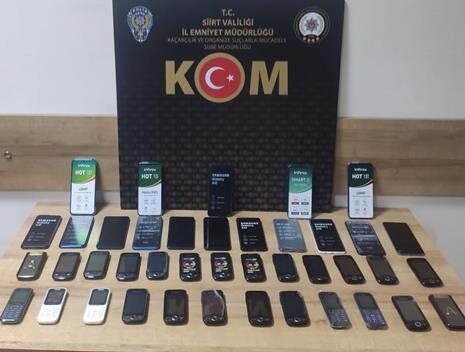 Siirt’in Pervari ilçesinde düzenlenen operasyonda cep telefonu kaçakçılığı yaptığı tespit