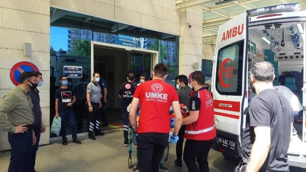 Siirt’in Pervari ilçesinde, sürücüsünün kontrolünden çıkması sonucu devrilen minibüste 5’i