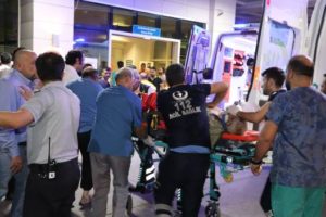 Siirt’in Pervari ilçesi bağlı Dolusalkım köyünde yolcu minibüsü şarampole yuvarlandı.