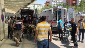 Siirt’in Pervari ilçesinde askeri aracın geçişi sırasında PKK’lıların yola önceden