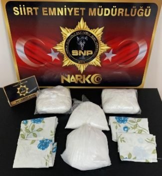 Siirt’in Baykan ilçesinde polis ekiplerince durdurulan bir araç içerisinde 3