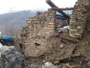 Siirt’in Şirvan ilçesinde aşırı yağışlardan dolayı meydana gelen göçükte yaşlı