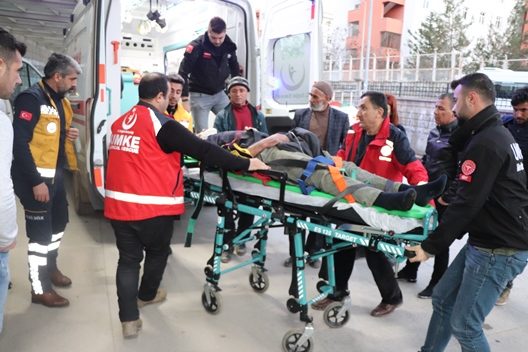 Siirt’in Şirvan ilçesinde direksiyon hakimiyetini kaybederek uçuruma yuvarlanan araçta bulunan