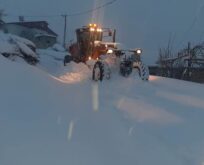 ŞİRVAN’DA KARDAN KAPANAN YOLLAR AÇILIYOR