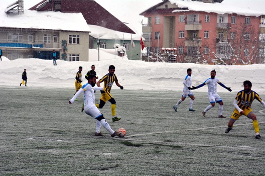 SİİRT SPOR, BİTLİS’TEN ‘KAR’LI AYRILDI