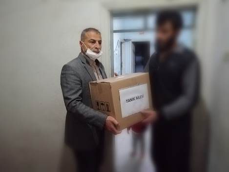 Siirt’in tanınan hayırsever ailelerinden ‘Tanık’ ailesi ramazan ayı nedeniyle yardıma