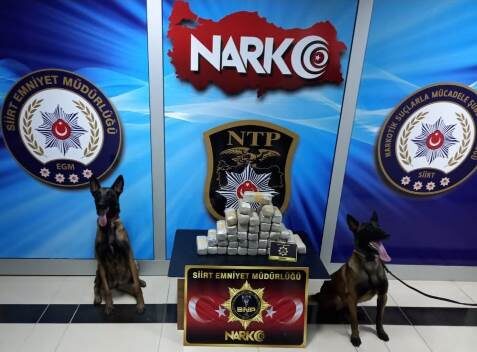 Siirt İl Emniyet Müdürlüğü ekiplerince bir araçta yapılan aramada 21 kilo