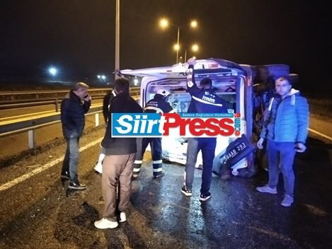 Siirt’te vakaya giden ambulans ile otomobilin çarpışması sonucu meydana gelen