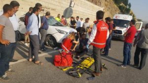 Siirt’te akşam saatlerinde Kezer Köprüsü yakınlarında meydana gelen kazada 3