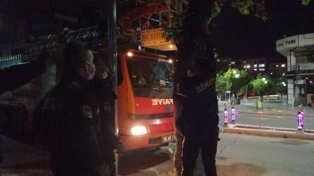 SİİRT’TE BEKÇİ VE İTFAİYE EKİPLERİNDEN KEDİ KURTARMA OPERASYONU