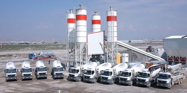 Siirt’te, çimentonun tonuna yapılan yüzde yüzlük zammın protesto edilmesinden kaynaklı