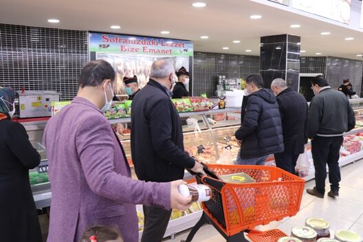 Saltanat Alış-Veriş merkezi ‘Can Saltanat Süper Market’ adı altında yenilenerek