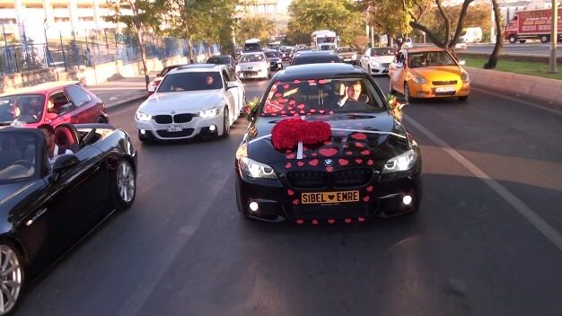 Siirt’te şehirleşmenin olumsuz yanlarından biri olan ve yaz aylarında düğünlerin