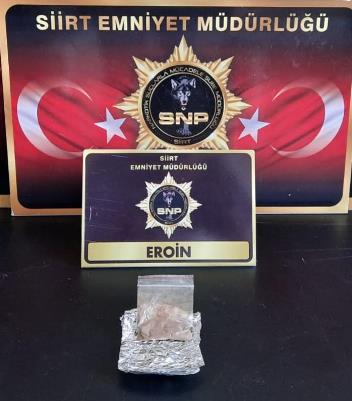 SİİRT’TE ‘DUR’ İHTARINA UYMAYAN ŞAHSIN ÜZERİNDEN EROİN ÇIKTI