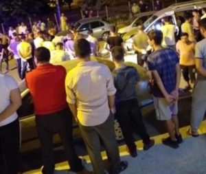 Siirt’te arabayla gezintiye çıkan gençlerin hız tutkusu faciayla bitti. Sürücüsünün