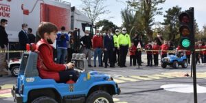SİİRT’TE İLKOKUL ÖĞRENCİLERİ “MOBİL TIR’DA” TRAFİK EĞİTİMİ ALDI